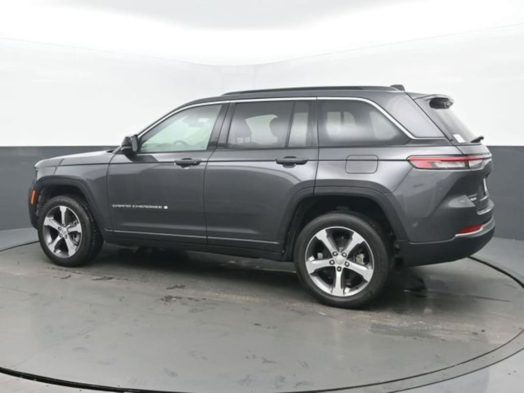 New 2026 Jeep Grand Cherokee Altitude Sport Utility
