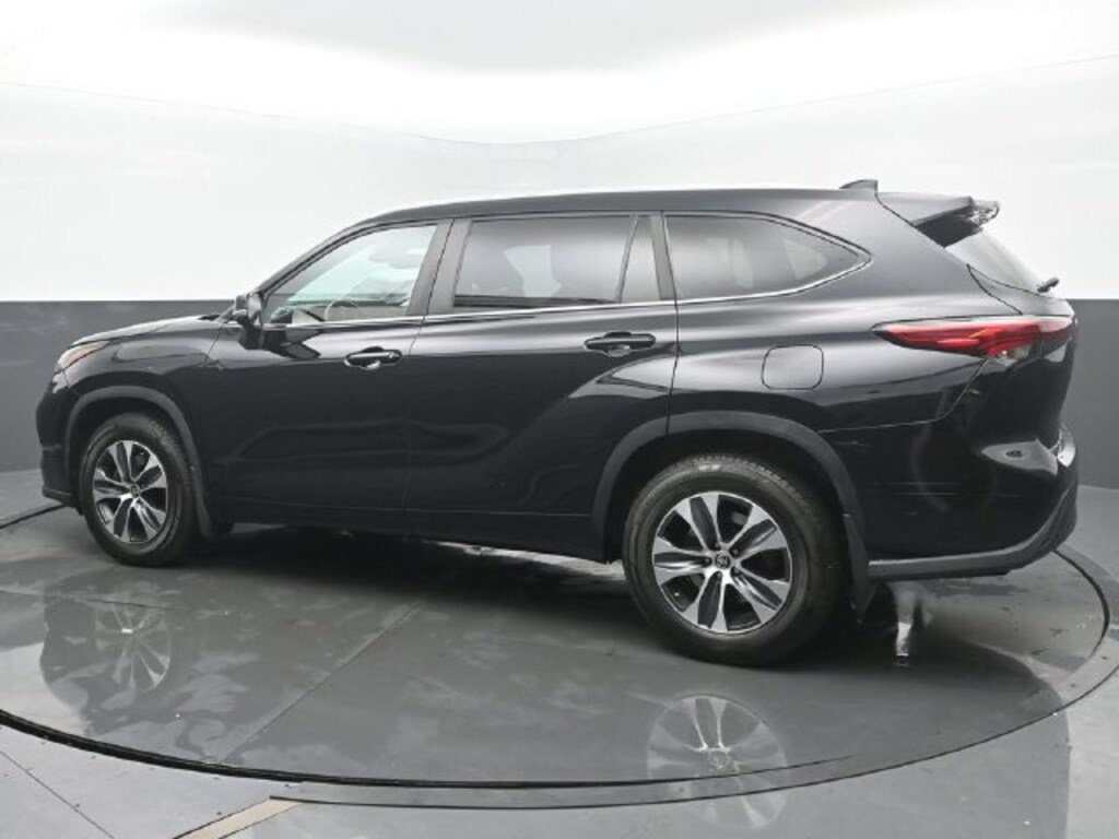 Used 2023 Toyota Highlander XLE SUV