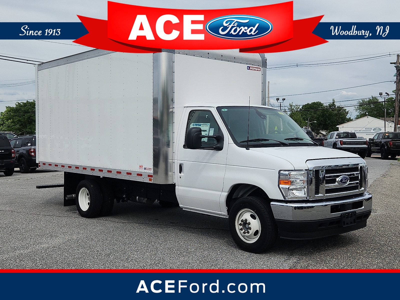 2025 Ford E-350 Cutaway E-350 15 FOOT BOX W/RAMP Truck