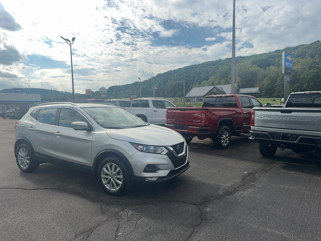 Used 2022 Nissan Rogue Sport SV SUV