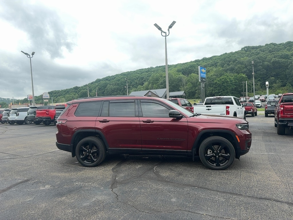 Used 2023 Jeep Grand Cherokee L Laredo SUV