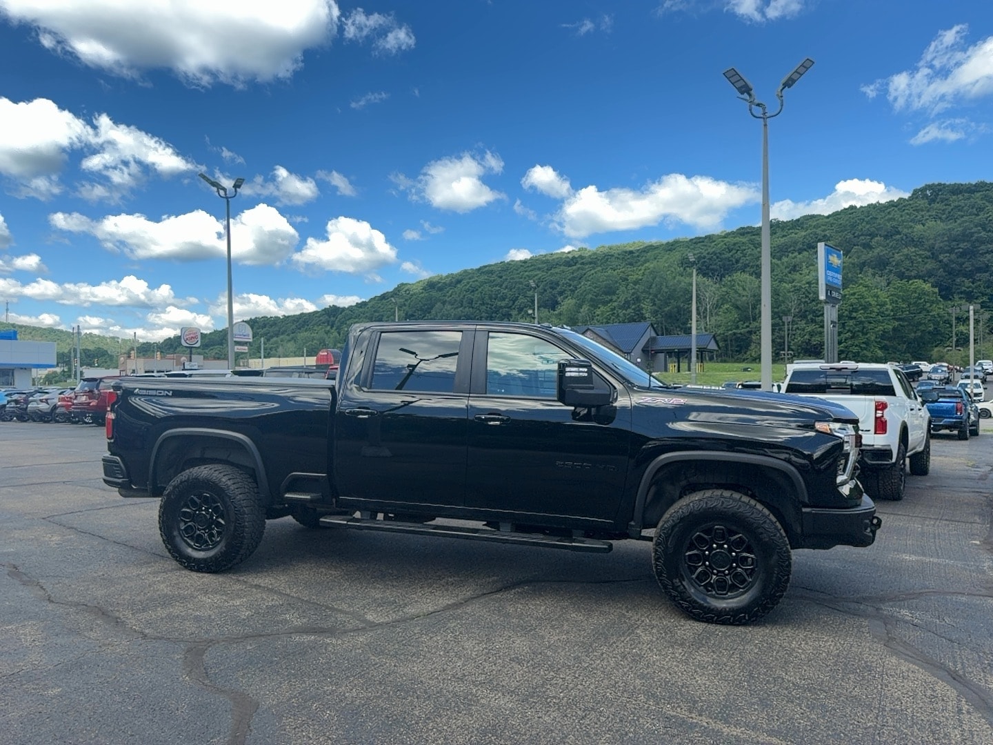 2024 Chevrolet Silverado 2500HD ZR2 - Photo 3