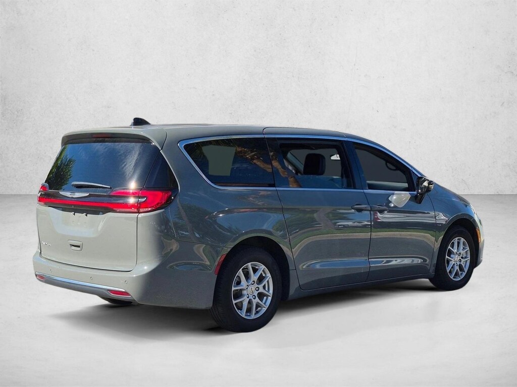 Used 2025 Chrysler Pacifica Select Van Passenger Van