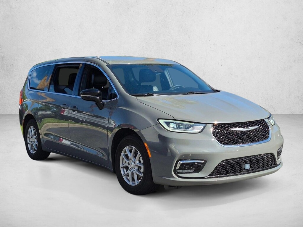 Used 2025 Chrysler Pacifica Select Van Passenger Van
