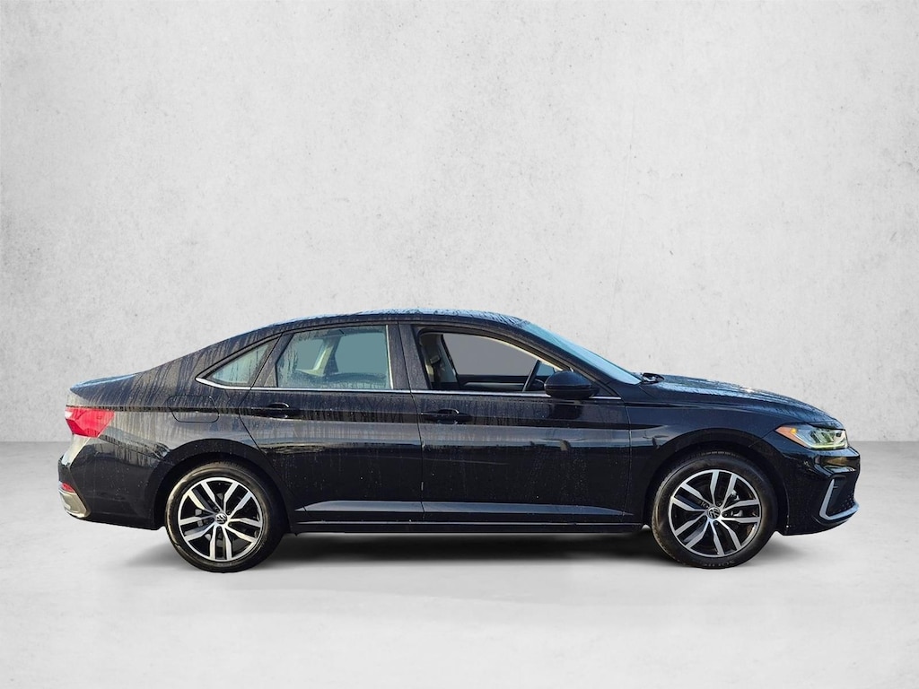 Used 2025 Volkswagen Jetta SE Sedan