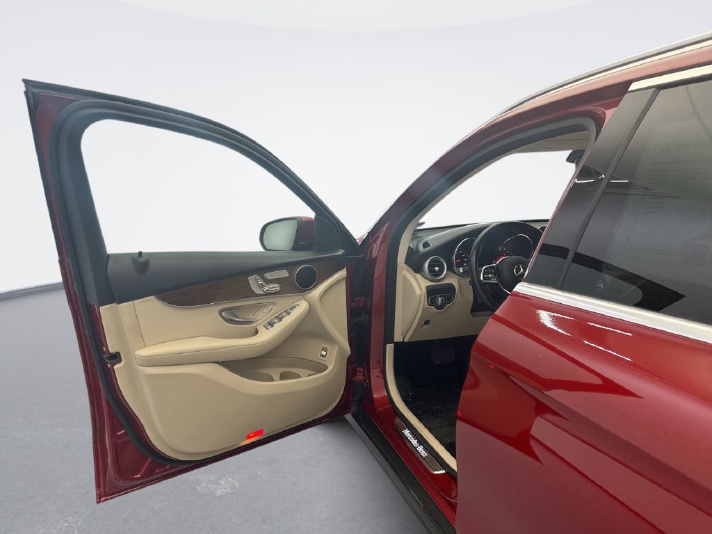 2021 Mercedes-Benz GLC GLC300 - Photo 12