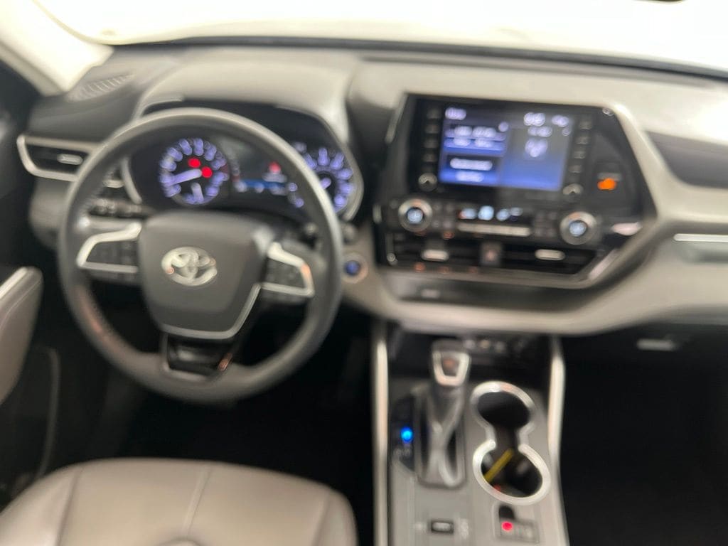 Used 2021 Toyota Highlander XLE SUV