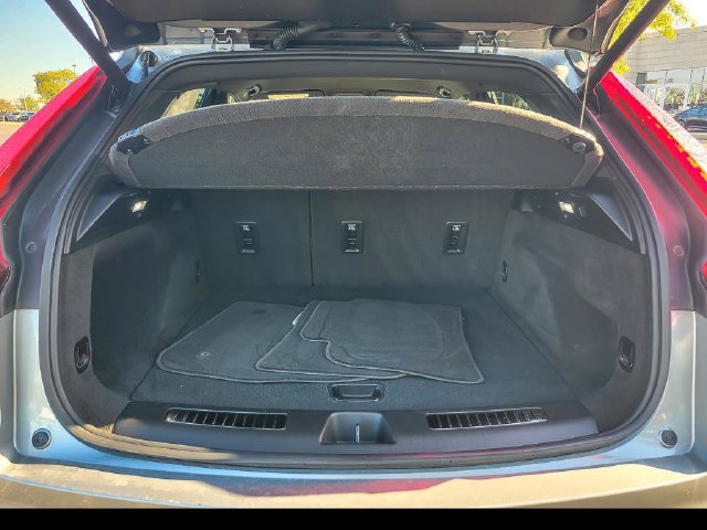 2025 Cadillac XT4 Premium Luxury - Photo 18