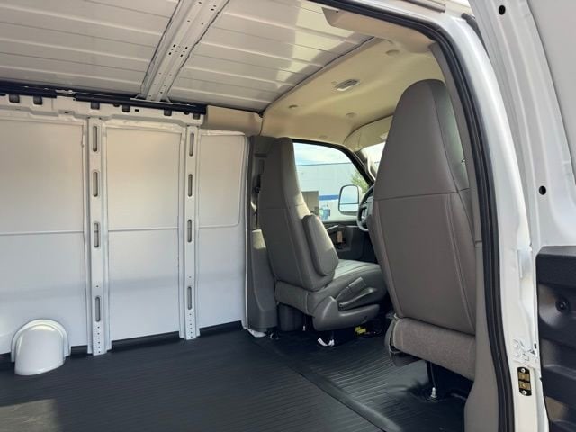 2025 Chevrolet Express Cargo Work Van - Photo 9