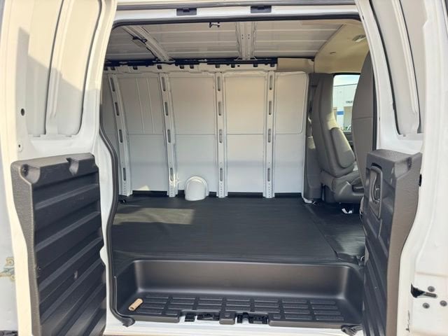 2025 Chevrolet Express Cargo Work Van - Photo 8