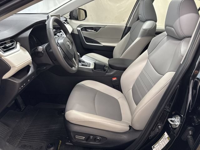 2025 Toyota RAV4 XLE Premium - Photo 10