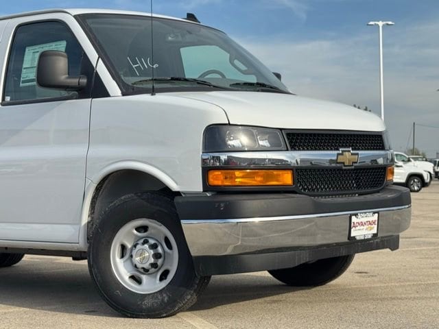 2025 Chevrolet Express Cargo Work Van - Photo 3