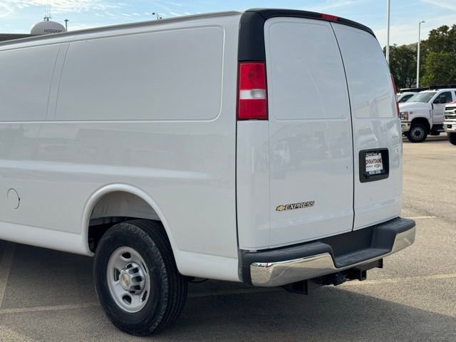 2025 Chevrolet Express Cargo Work Van - Photo 7