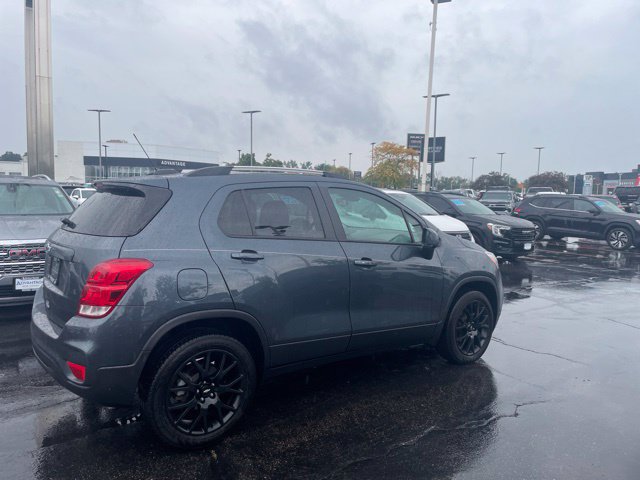 Used 2022 Chevrolet Trax LT with VIN KL7CJPSM8NB557685 for sale in Hodgkins, IL