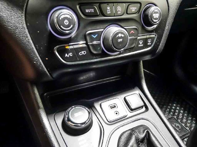 2019 Jeep Cherokee Latitude Plus - Photo 19