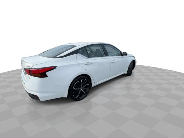 2023 Nissan Altima SR - Photo 8