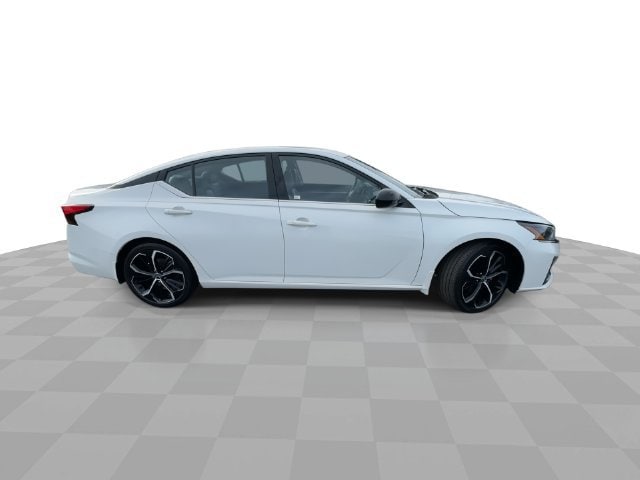 2023 Nissan Altima SR - Photo 9