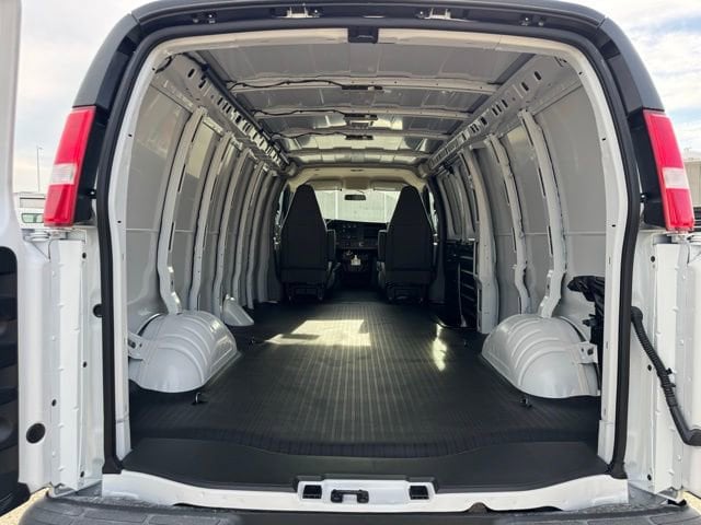2025 Chevrolet Express Cargo Work Van - Photo 11