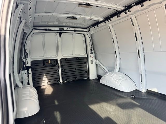 2025 Chevrolet Express Cargo Work Van - Photo 10