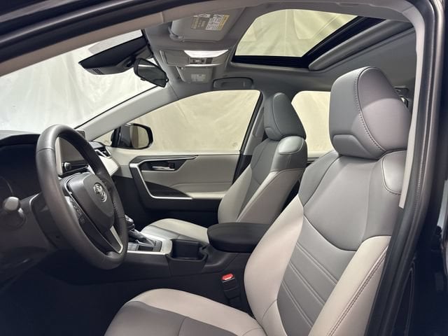2025 Toyota RAV4 XLE Premium - Photo 11