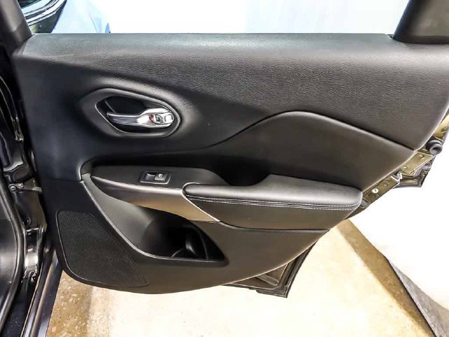 2019 Jeep Cherokee Latitude Plus - Photo 24