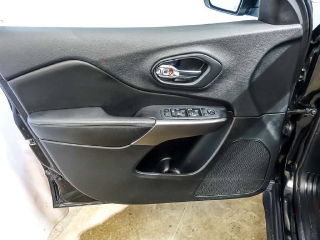 2019 Jeep Cherokee Latitude Plus - Photo 21