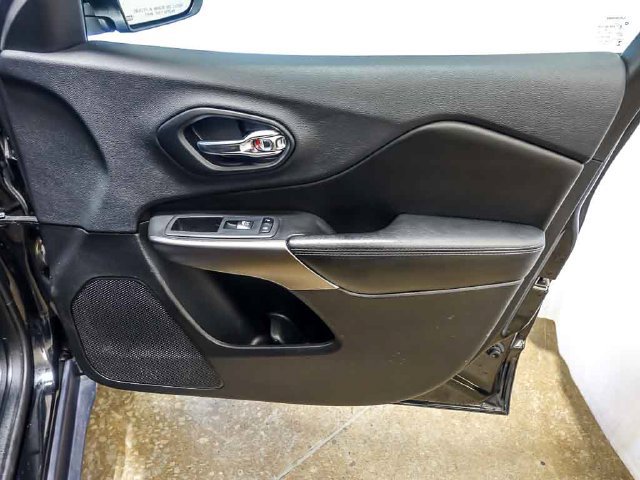 2019 Jeep Cherokee Latitude Plus - Photo 25