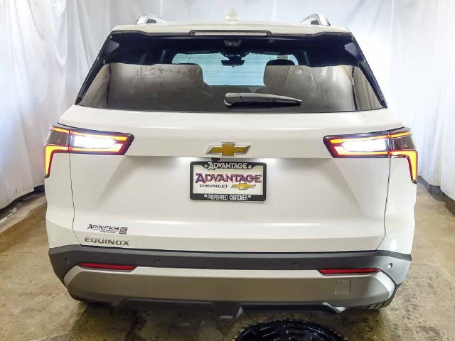 2027 Chevrolet Equinox LT - Photo 6