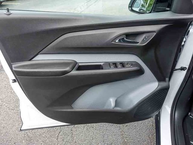 2027 Chevrolet Bolt RS - Photo 11