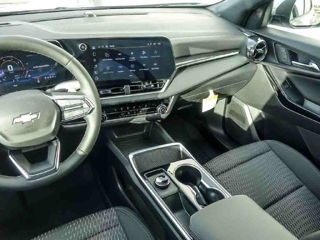 2027 Chevrolet Equinox LT - Photo 17