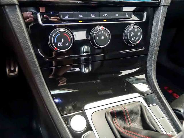 2020 Volkswagen Golf GTI SE - Photo 22