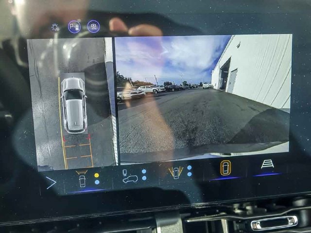 2027 Chevrolet Equinox LT - Photo 25