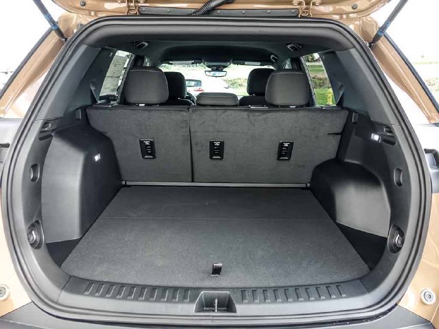2027 Chevrolet Equinox LT - Photo 8