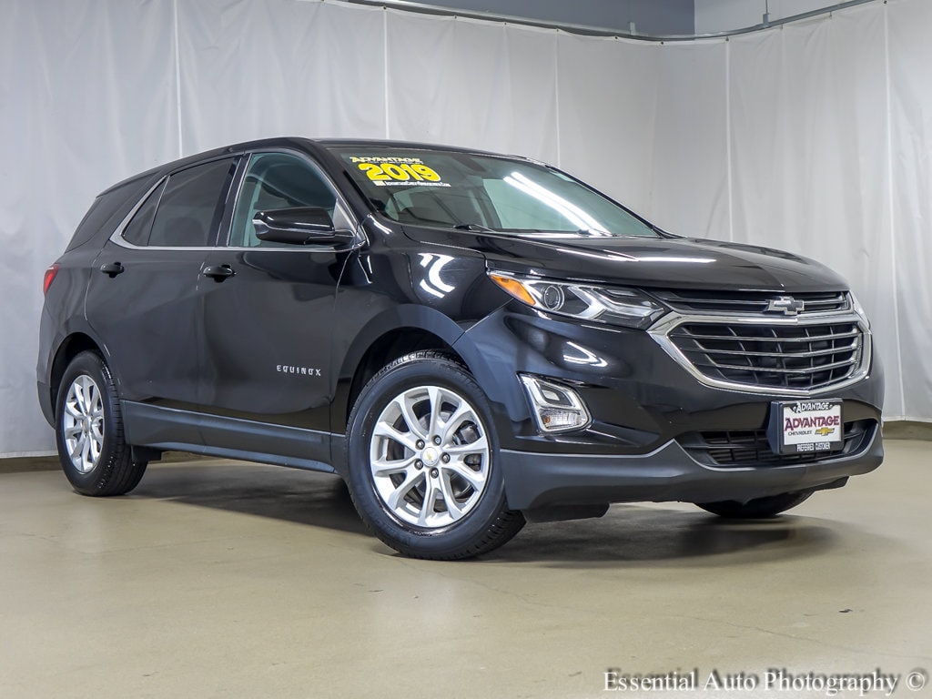 Used 2019 Chevrolet Equinox LT with VIN 2GNAXKEV2K6138074 for sale in Bridgeview, IL