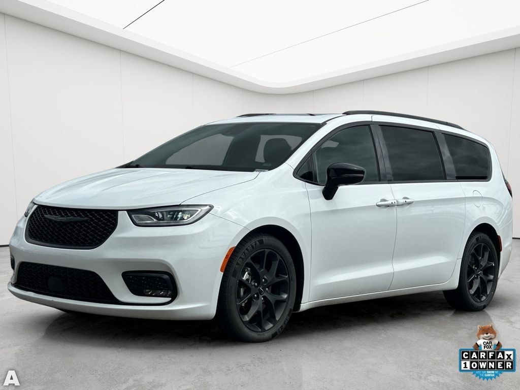 Used 2025 Chrysler Pacifica Limited Minivan/Van