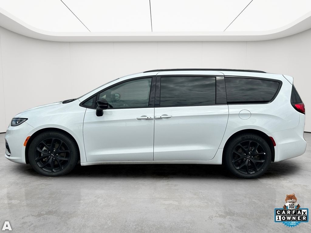Used 2025 Chrysler Pacifica Limited Minivan/Van