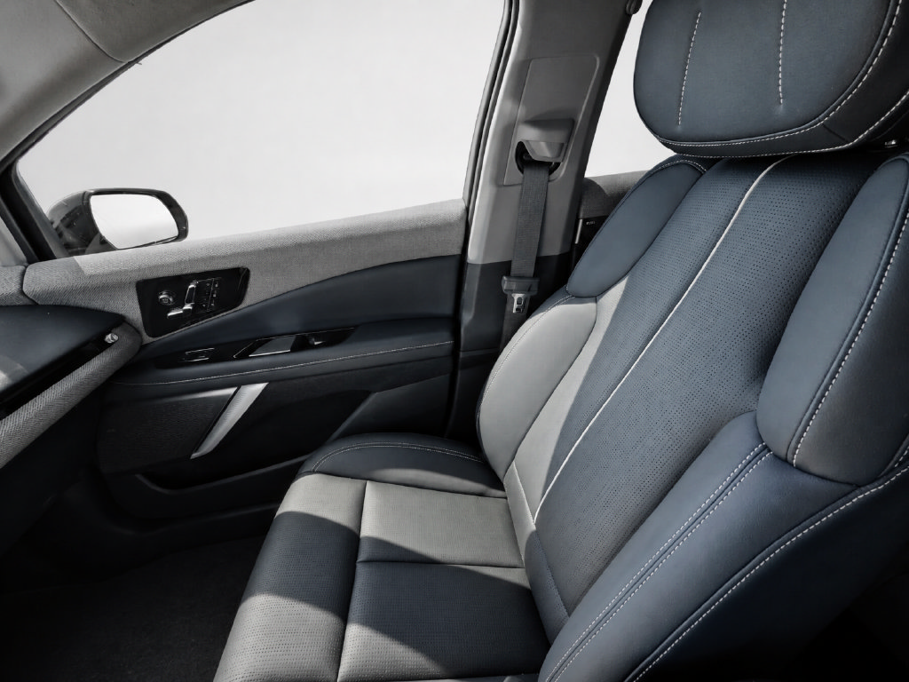 2026 Cadillac OPTIQ Premium Sport - Photo 13