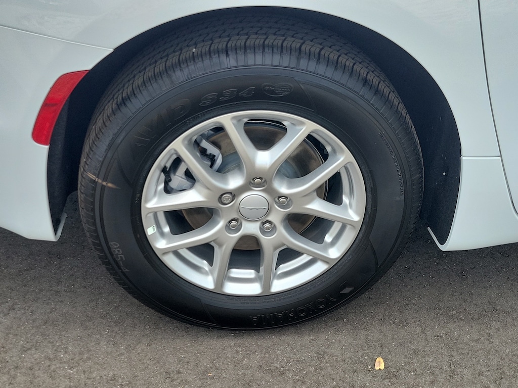 New 2027 Chrysler Pacifica Select Select FWD