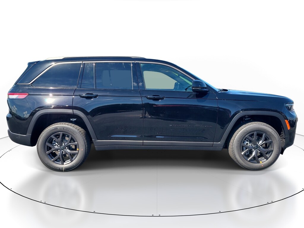 New 2027 Jeep Grand Cherokee Laredo Altitude Laredo Altitude 4x2 *Ltd Avail*