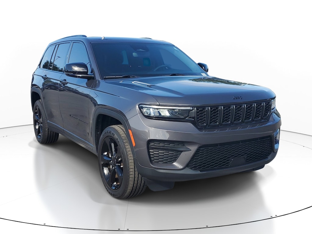 Used 2023 Jeep Grand Cherokee Laredo SUV