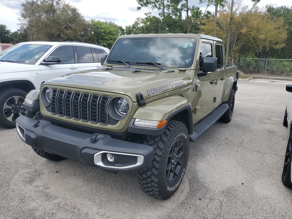 Used 2025 Jeep Gladiator Sport Truck Crew Cab
