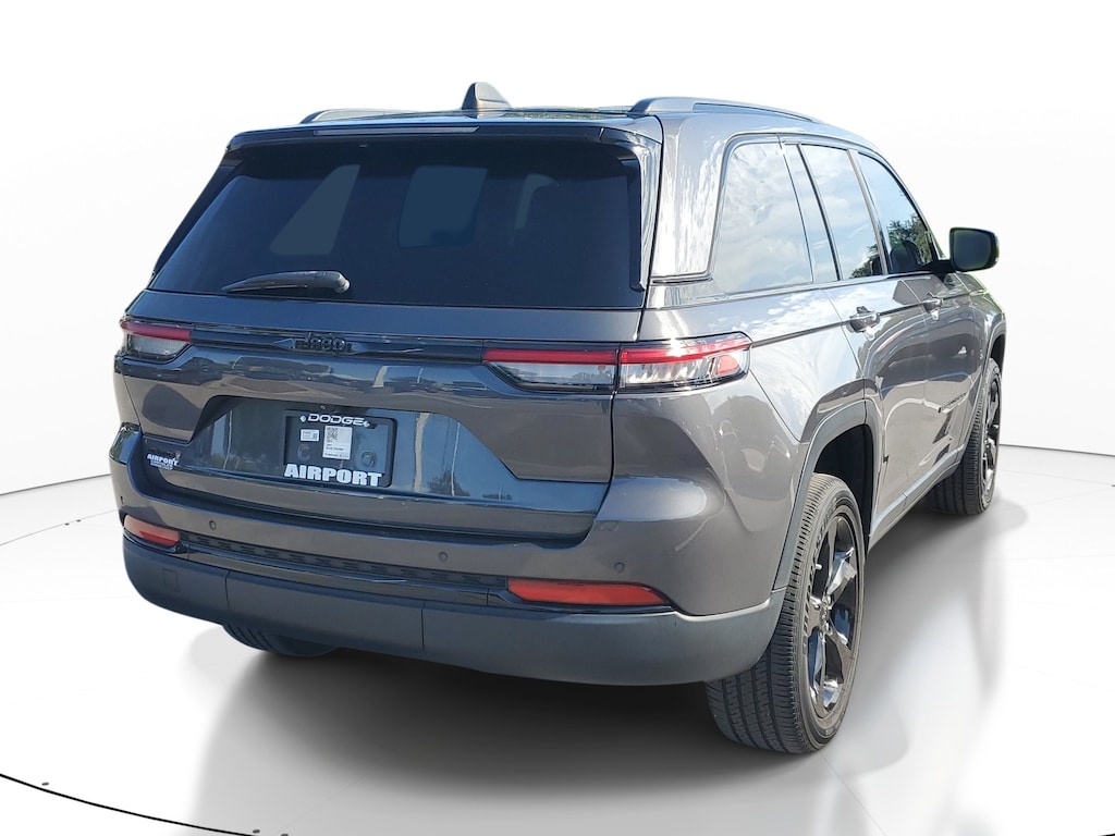 Used 2023 Jeep Grand Cherokee Laredo SUV