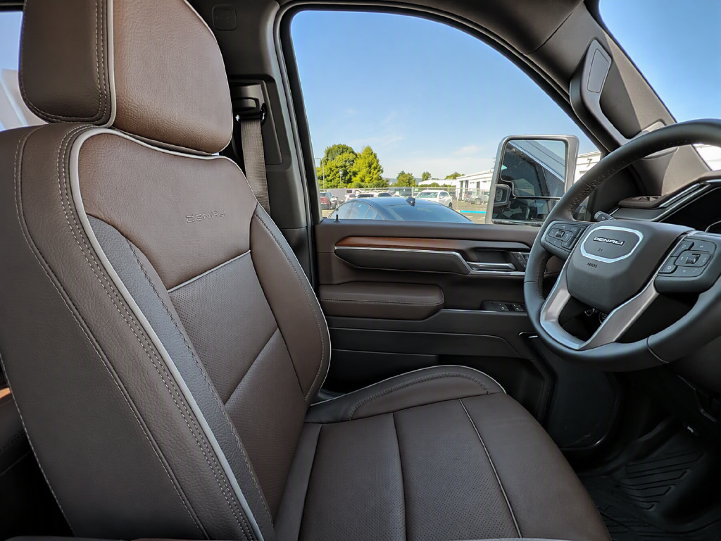 2026 GMC Sierra 3500HD Denali - Photo 9