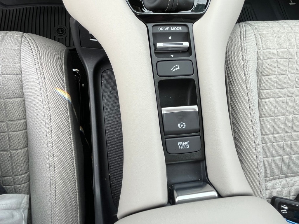 2025 Honda HR-V LX - Photo 18