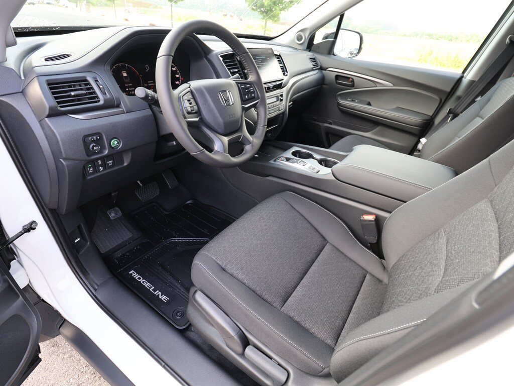 2025 Honda Ridgeline Sport - Photo 14