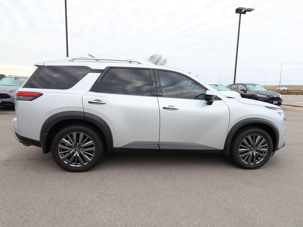 Used 2023 Nissan Pathfinder SL 4WD SUV