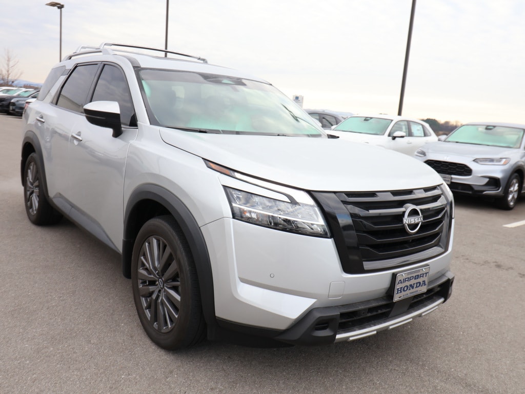 Used 2023 Nissan Pathfinder SL 4WD SUV