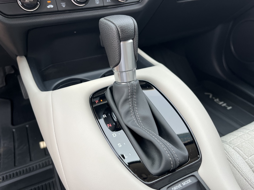 2025 Honda HR-V LX - Photo 16