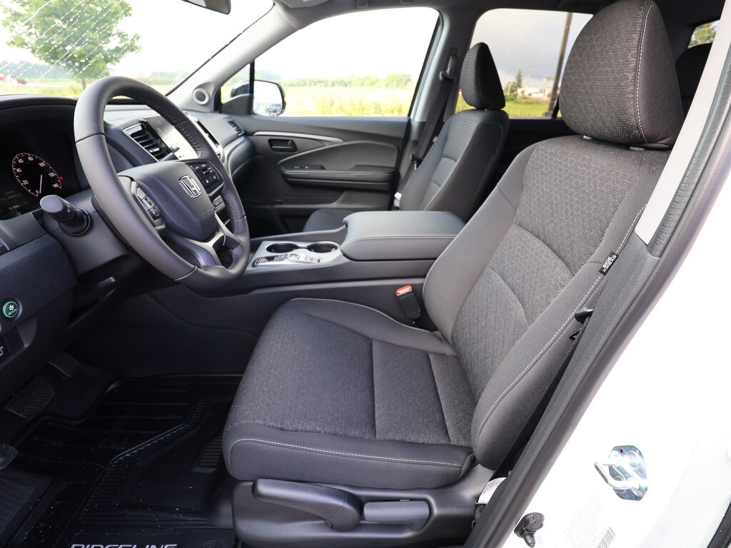 2025 Honda Ridgeline Sport - Photo 13