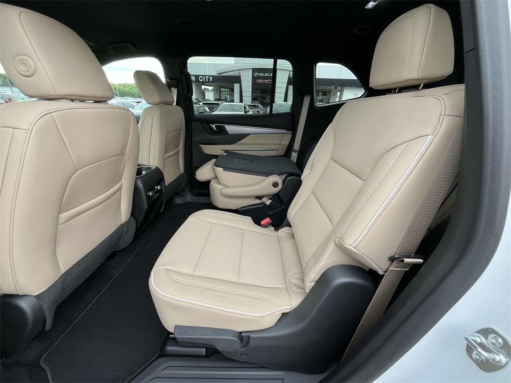 2025 Buick Enclave Preferred - Photo 17